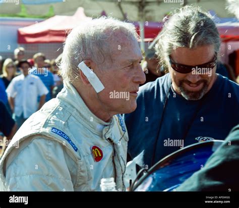 Paul Newman Steigt Alter Von 82 Jahren Aus Rennwagen Nach Dem Sieg Bei