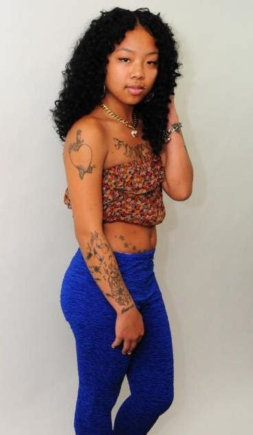 7 Hot Sexy Yaya Flawless Bikini Pics