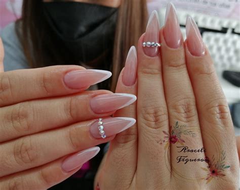 Uñas punta blanca Uñas de gel elegantes Manicura de uñas Uñas con