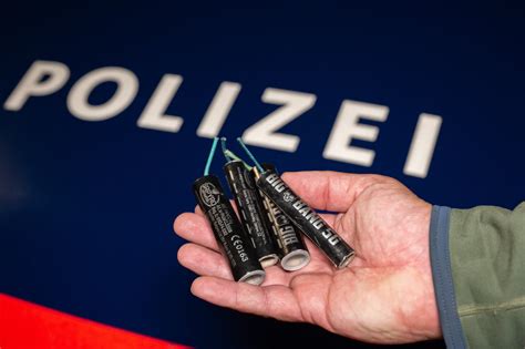 Mutter und Sohn angezeigt Böller aus Tschechien bei 16 Jährigem