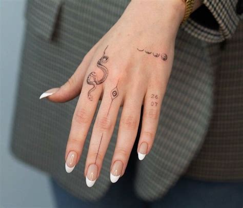 134 Small Hand Tattoos That Had Us Wishing For More Hands Bored Panda