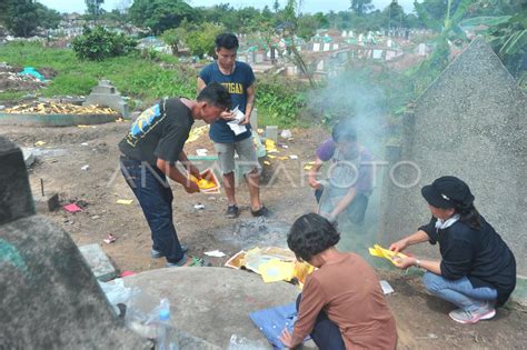 tradisi ceng beng  palembang antara foto
