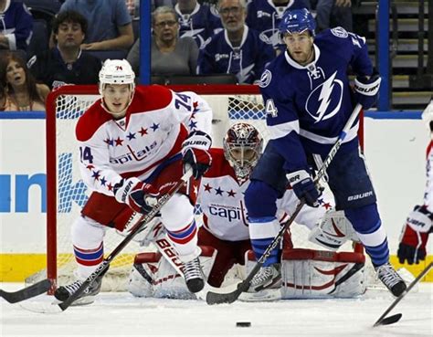 Stamkos Has 2 Goals Lightning Beat Playoff Hopeful Capitals 4 2 The