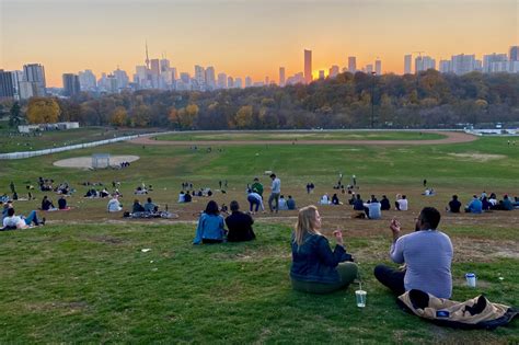 Beautiful Picnic Spots To Go In Toronto