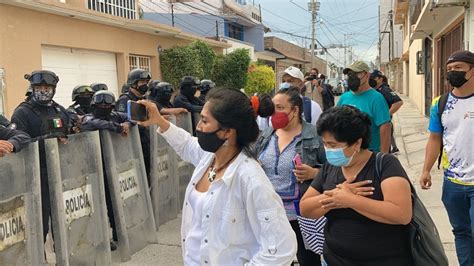 La Jornada Policías estatales desalojan a profesores de la Ceteg