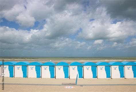 Plage Avec Cabines Color Es Malo Les Bains Qui Est Un Quartier