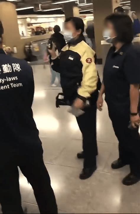 疑用長者八達通入閘斷正 短髮女大鬧長沙灣港鐵站 兇職員摸胸非禮 喪嗌：「我拍返咪得囉！」｜juicy叮 星島日報