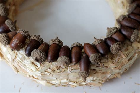 DIY Acorn Wreath - The Girl Creative