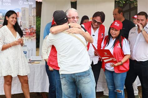 Con La Entrega De T Tulos De Propiedad Le Cumplimos A Juan De