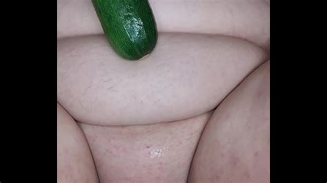 Hungry BBW Stretches Her Creamy Pussy With Vegetables XNXX