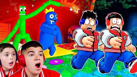 Escapamos De Rainbow Friends Youtube