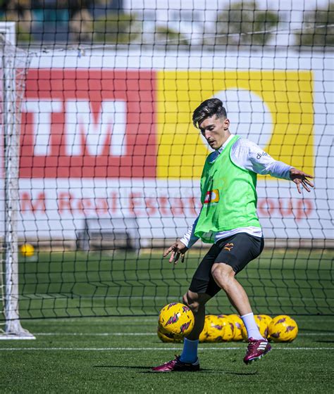 LAS MEJORES IMÁGENES DEL ENTRENAMIENTO DEL VALENCIA CF 10 04 2024