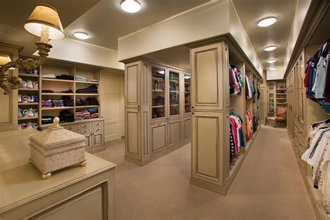 Luxury Walk-in Closets