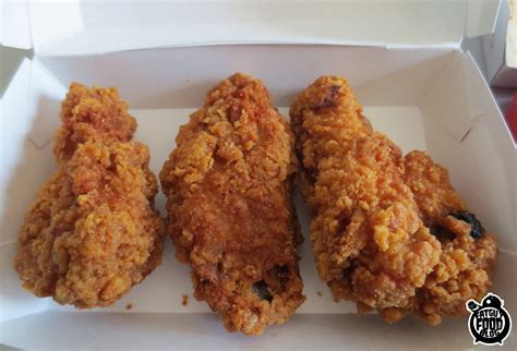 FATGUYFOODBLOG: Mcdonalds' Mighty Wings & Burger King's Buffalo Chicken Strips