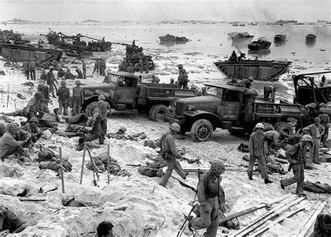 WWII Photo US Marines on Peleliu Landing Beach USMC World War 2 WW2 ...