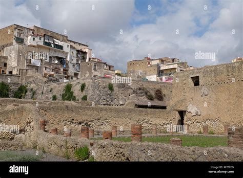 Herculano Situado A La Sombra Del Monte Vesubio El Herculaneum Fue Una