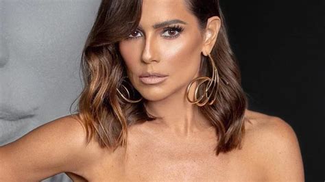 Deborah Secco Empina Bumbum E Renova Marquinha De B Quini Em Portugal