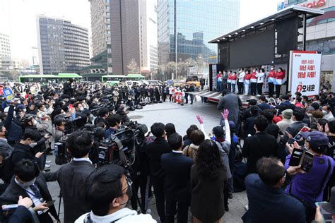 서울시장 선거 유세 첫날 나란히 선 오세훈·안철수 전자신문