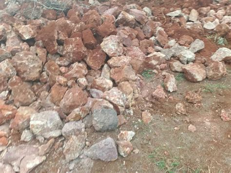 Lumps Red Bauxite Lump Packaging Type Loose At 20 Kg In Sikar ID