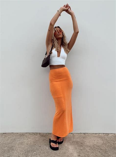 How To Wear Maxi Skirts 24 Outfit Ideas And Tips Artofit