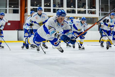 Riders are complaining about Muni schedule weekend frequency 11