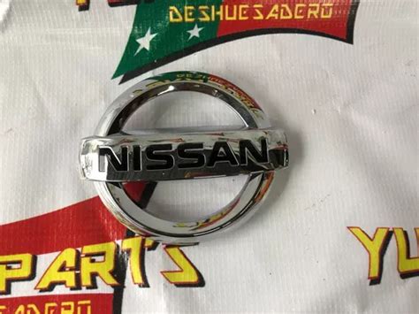 Emblema De Parrilla Nissan Versa 2007 2012 43943