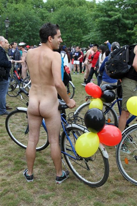 A Londra è tornato il World Naked Bike Ride