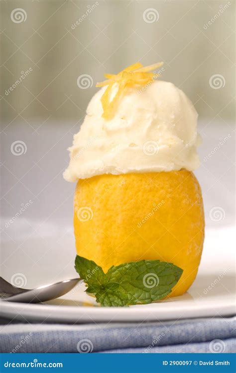 Lemon Sorbet With Mint Royalty Free Stock Photography - Image: 2900097