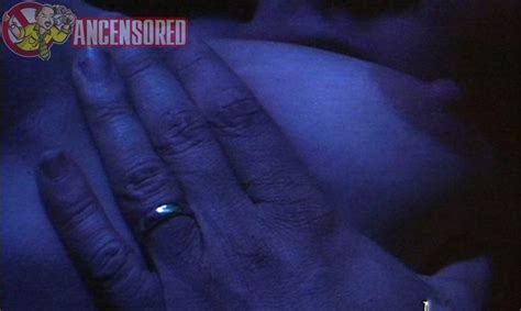 Naked Danielle Ouimet in Les lèvres rouges