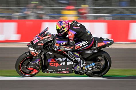 MotoGP Espargaro beffa le Ducati è pole Aprilia a Silverstone