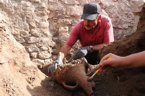 Antiocheia Antik Kenti nde Roma dönemine ait odalar ve sunu kapları bulundu