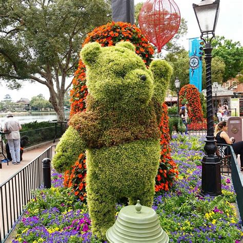 Finally Meet The Pooh Bear In Epcot Flower And Garden Festivals In