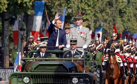 La Patrouille De France Semmêle Les Pinceaux Pour La Fête Nationale