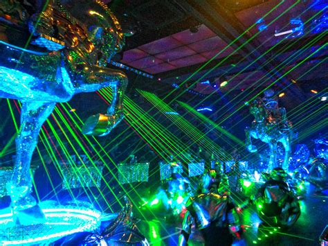 Robot Restaurant Tokyo Japan | Swig Meets World