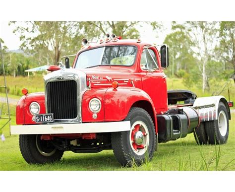 Truck Spotlight: Ray's 1961 Mack B-Model