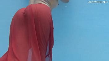 Más caliente milf tiras bajo el agua XVIDEOS