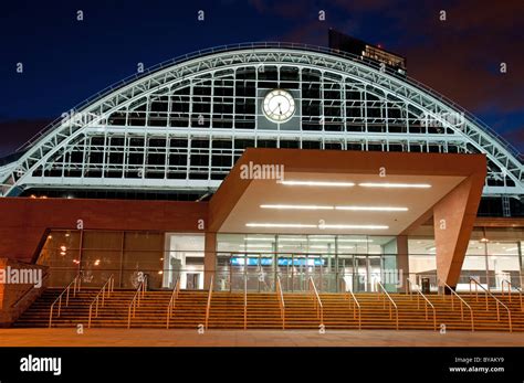 Manchester central station hi-res stock photography and images - Alamy