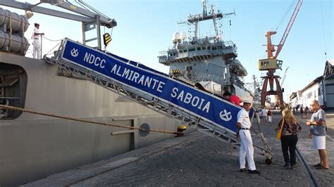 Visita Aos Navios De Guerra Da Marinha Do Brasil No Porto De Salvador