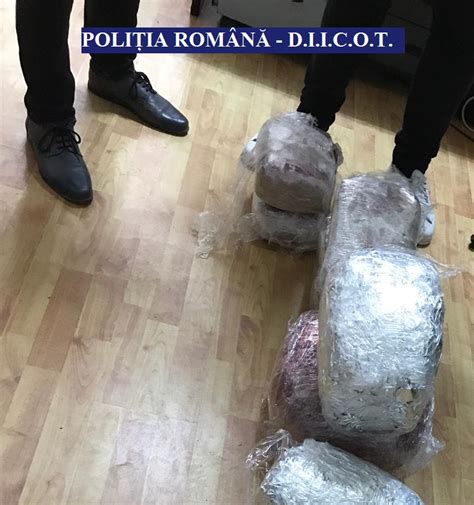 Captură de aproape 12 kilograme de canabis la Vama Giurgiu FOTO