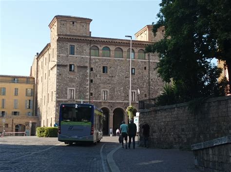 Nichinonni Lascia La Giunta Bandecchi Le Reazioni Della Politica