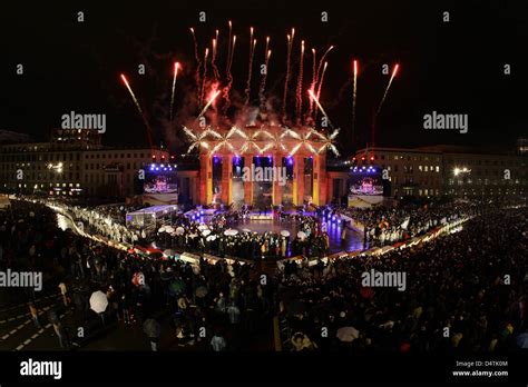 Fireworks Illuminate The Brandenburg Gate In Berlin Germany 09