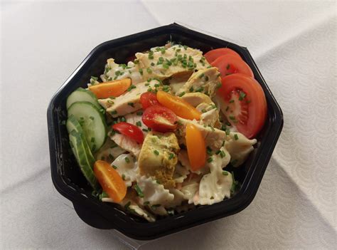 Koude Pastasalade Met Ham En Mayonaise