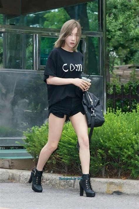 Pin By Khin Thiri Ko On Kim Taeyeon Taeyeon Fashion Fashion Pop Fashion