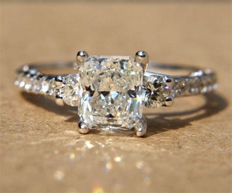 Your beautiful engagement ring: Radiant cut diamond rings pictures