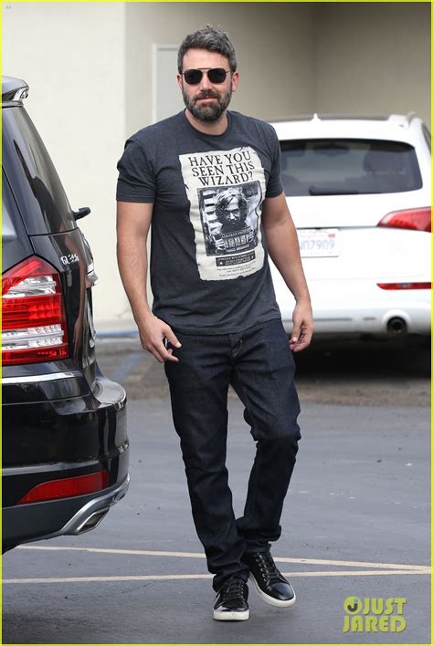 Ben Affleck Continues to Wear Wedding Ring While Shopping: Photo ...