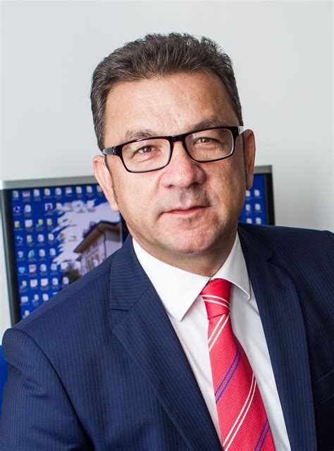 Un client educat este căutat de toate băncile. Pentru că înțelege