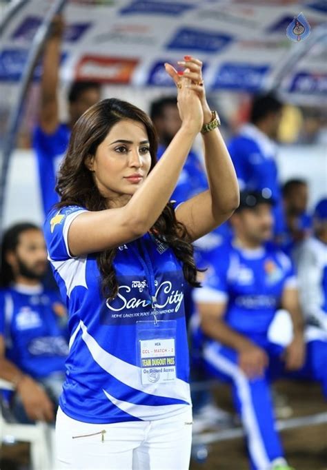 CCL 6 Telugu Warriors Vs Karnataka Bulldozers Match Photos Photo 20 Of 63