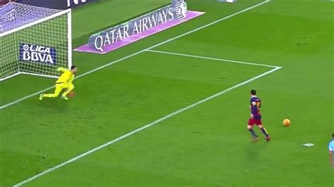 Lionel Messi PASSES From Penalty For Suarez Suarez To Score Hat Trick