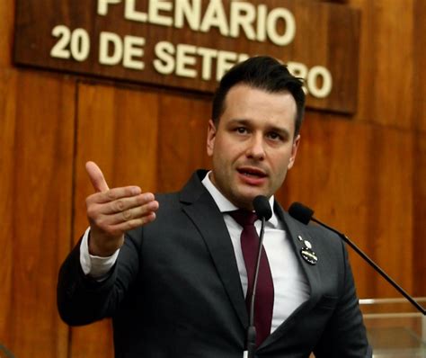 Deputado Leonel Repudia Cassa O De Vereadora Que Denunciou Sauda O