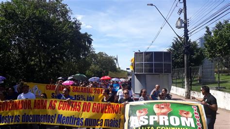 No Terceiro Dia De Greve Professores Protestam Em Frente à Sede Do